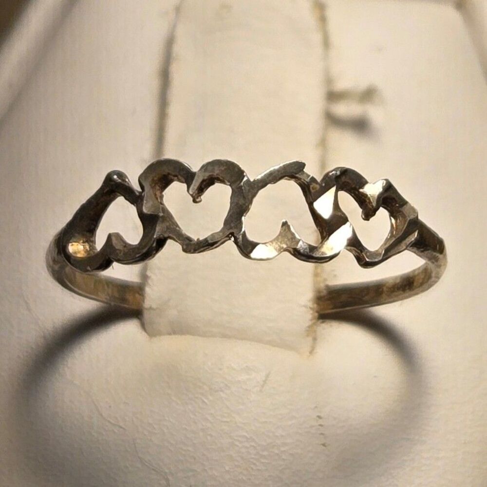Hearts vintage sterling silver ring sz 7.5